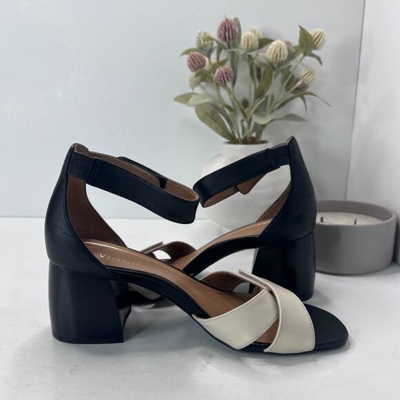 Vionic Salinas Supportive Orthotic Heeled Sandals Black Cream Women 7 Tried On - Picture 6 of 10
